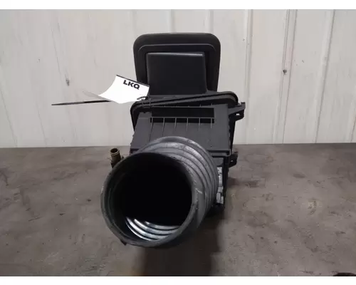INTERNATIONAL 4400 AIR CLEANER