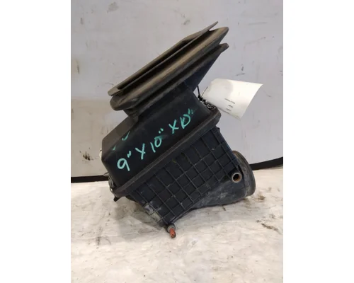 INTERNATIONAL 4400 AIR CLEANER