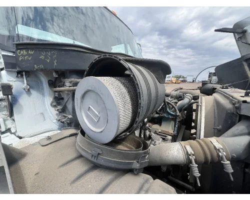 INTERNATIONAL 4400 Air Cleaner