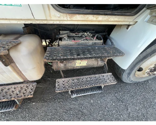 INTERNATIONAL 4400 Air Tank