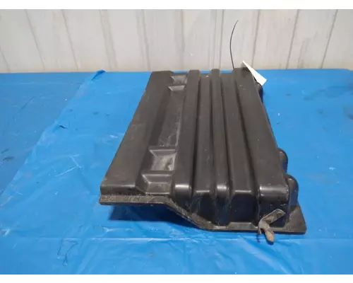 INTERNATIONAL 4400 BATTERY BOX COVER