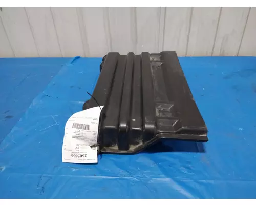 INTERNATIONAL 4400 BATTERY BOX COVER