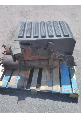 INTERNATIONAL 4400 BATTERY BOX