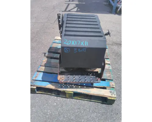 INTERNATIONAL 4400 BATTERY BOX