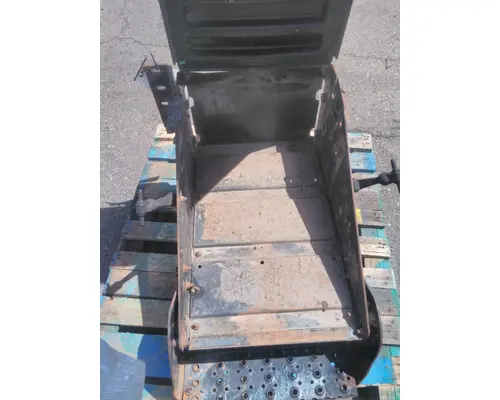 INTERNATIONAL 4400 BATTERY BOX