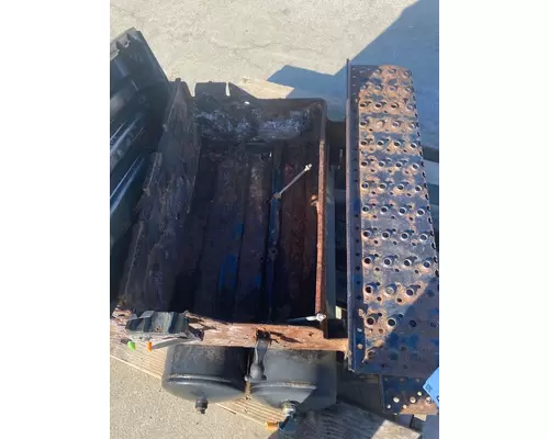 INTERNATIONAL 4400 Battery Box