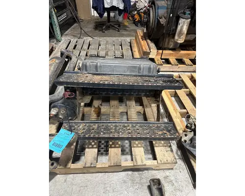 INTERNATIONAL 4400 Battery Box