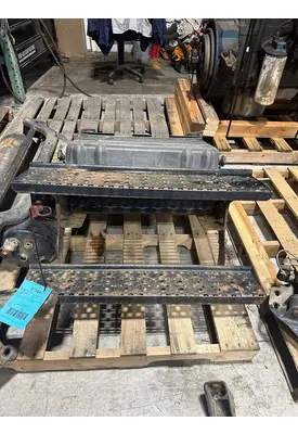 INTERNATIONAL 4400 Battery Box