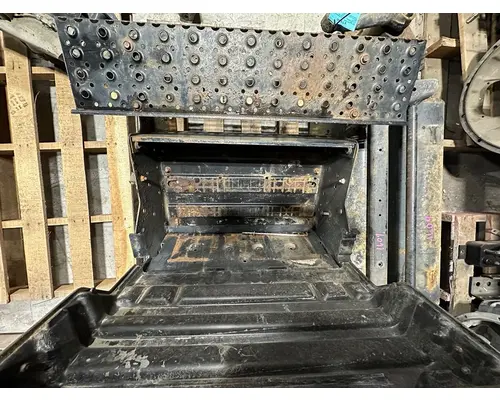 INTERNATIONAL 4400 Battery Box