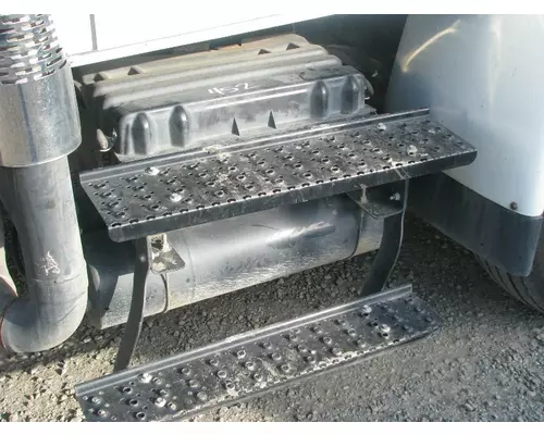 INTERNATIONAL 4400 Battery Box