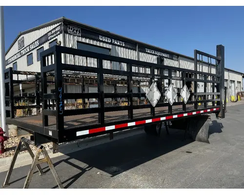 INTERNATIONAL 4400 Box  Bed