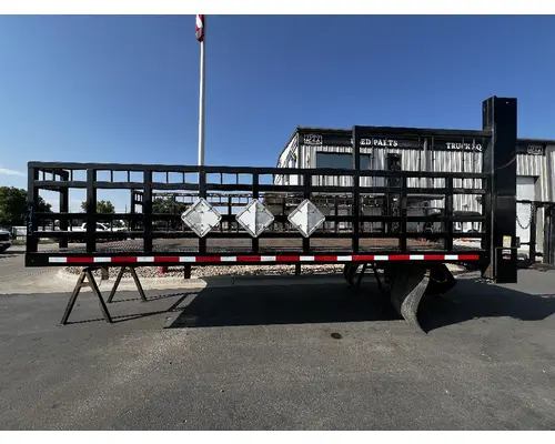 INTERNATIONAL 4400 Box  Bed