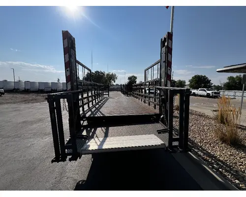 INTERNATIONAL 4400 Box  Bed