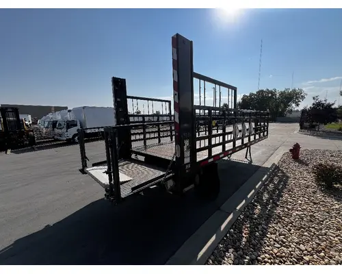 INTERNATIONAL 4400 Box  Bed