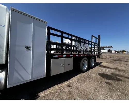 INTERNATIONAL 4400 Box  Bed
