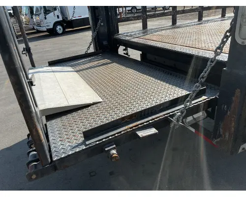 INTERNATIONAL 4400 Box  Bed