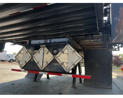 INTERNATIONAL 4400 Box  Bed