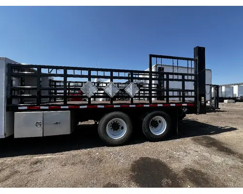 INTERNATIONAL 4400 Box  Bed