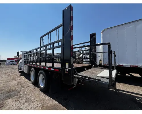 INTERNATIONAL 4400 Box  Bed