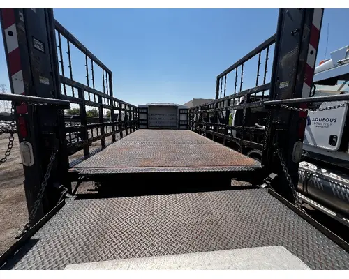 INTERNATIONAL 4400 Box  Bed