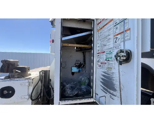 INTERNATIONAL 4400 Box  Bed