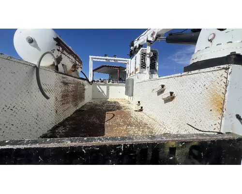 INTERNATIONAL 4400 Box  Bed