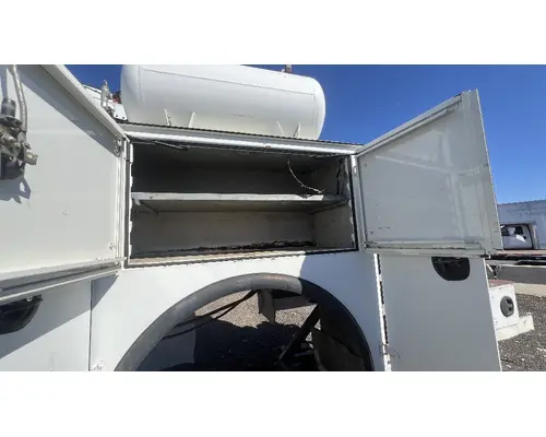 INTERNATIONAL 4400 Box  Bed