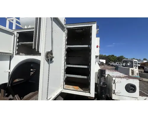 INTERNATIONAL 4400 Box  Bed