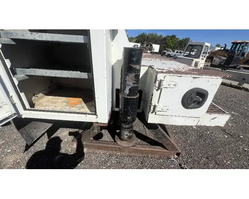 INTERNATIONAL 4400 Box  Bed