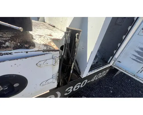 INTERNATIONAL 4400 Box  Bed