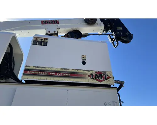 INTERNATIONAL 4400 Box  Bed