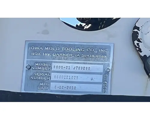 INTERNATIONAL 4400 Box  Bed