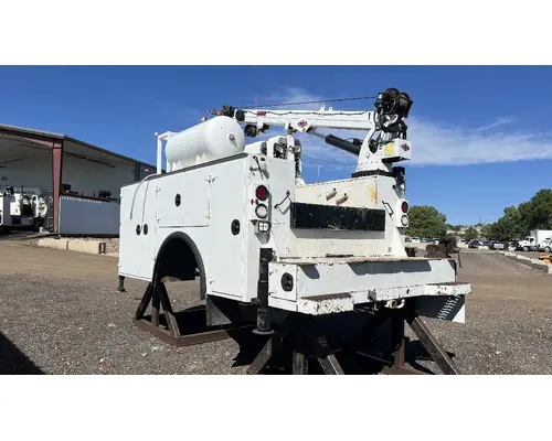 INTERNATIONAL 4400 Box  Bed