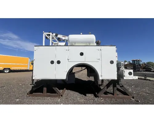 INTERNATIONAL 4400 Box  Bed
