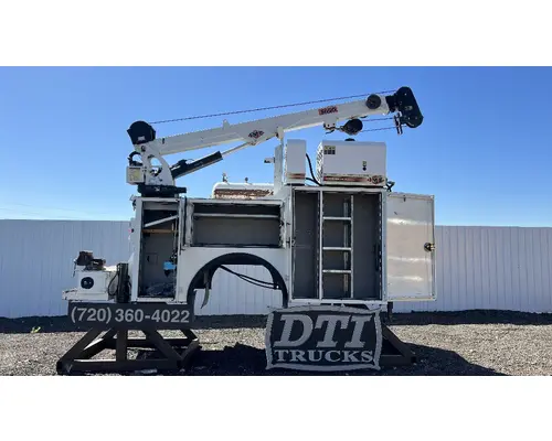 INTERNATIONAL 4400 Box  Bed