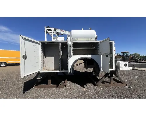 INTERNATIONAL 4400 Box  Bed
