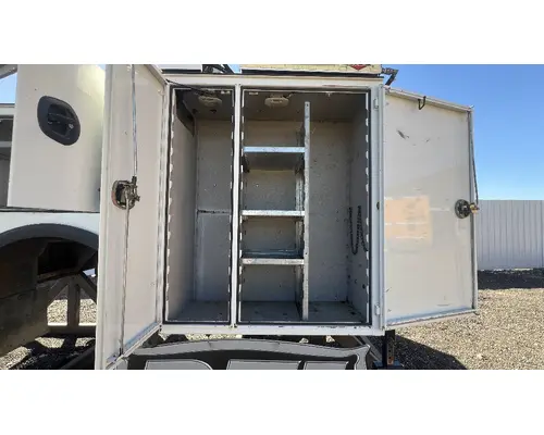 INTERNATIONAL 4400 Box  Bed