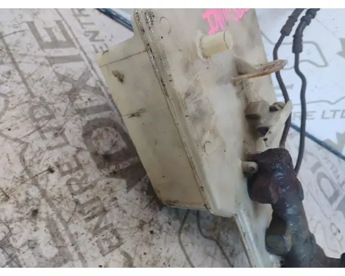 INTERNATIONAL 4400 Brake Master Cylinder