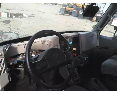 INTERNATIONAL 4400 CAB