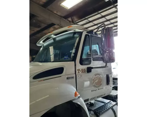 INTERNATIONAL 4400 CAB