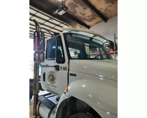 INTERNATIONAL 4400 CAB