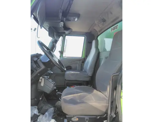 INTERNATIONAL 4400 CAB
