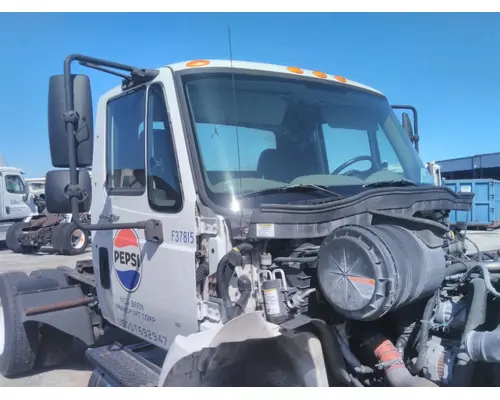 INTERNATIONAL 4400 CAB