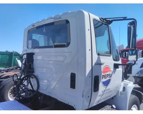 INTERNATIONAL 4400 CAB