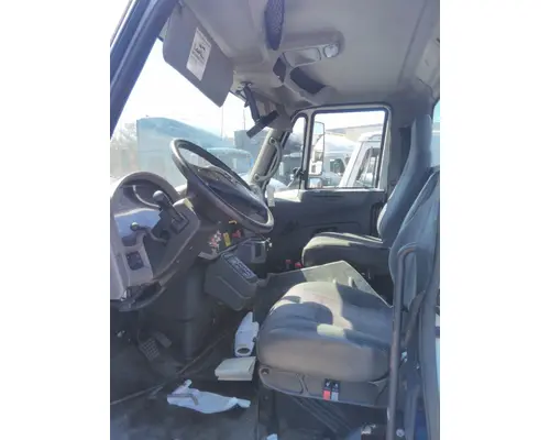 INTERNATIONAL 4400 CAB