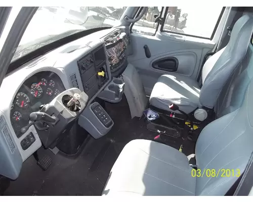 INTERNATIONAL 4400 CAB