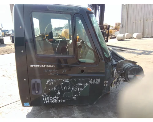 INTERNATIONAL 4400 CAB