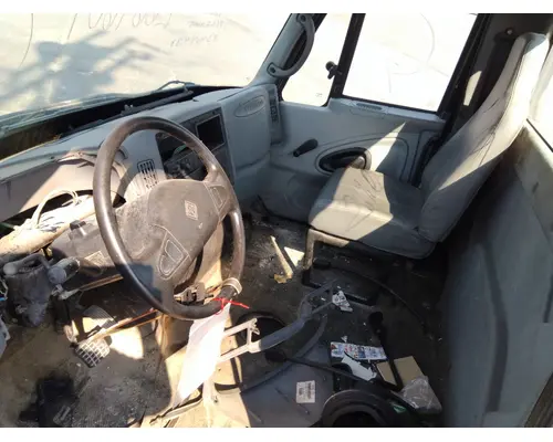 INTERNATIONAL 4400 CAB