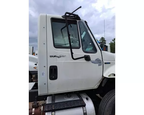 INTERNATIONAL 4400 CAB