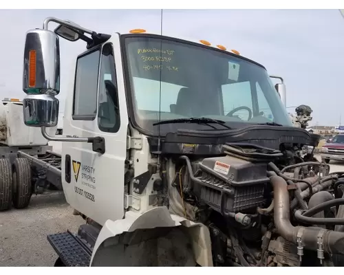 INTERNATIONAL 4400 CAB